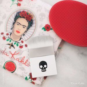 Frida Kahlo Limited Contour Brush, Cleaner, & Bag
